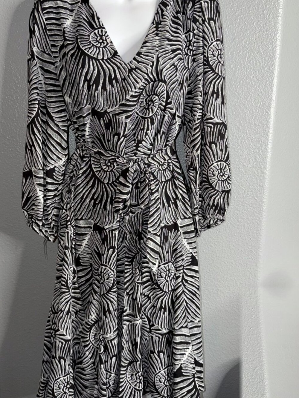 White House Black Market Nautilus Shell Print Midi Dress 12 Belted